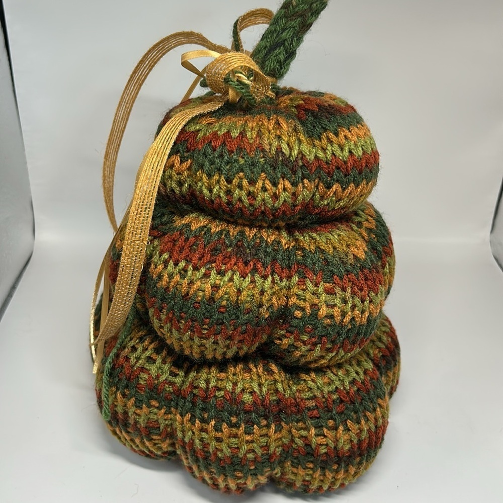 Handmade Multicolor Knit Pumpkin stack - Picture 3 of 10